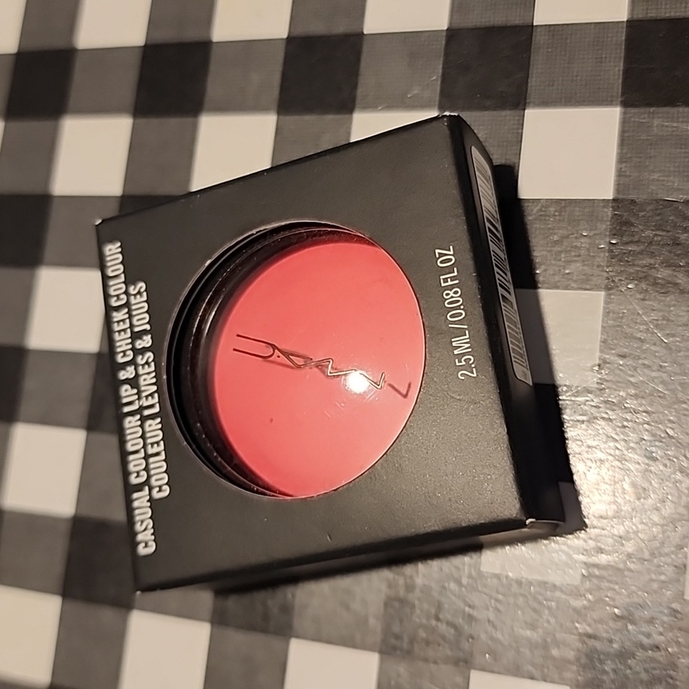 MAC COSMETICS CASUAL COLOUR *YOUNG AT HEART*